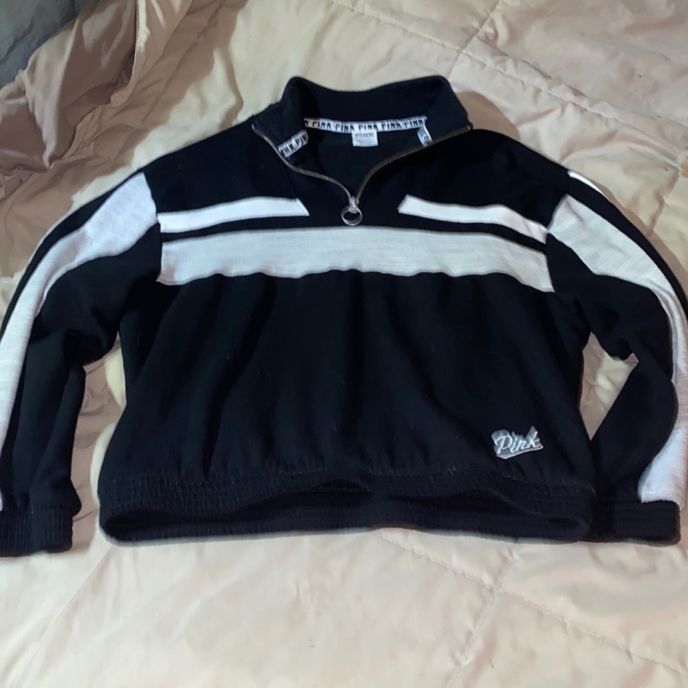Like new, VS PINK cropped sweatshirt, w/zip up neck